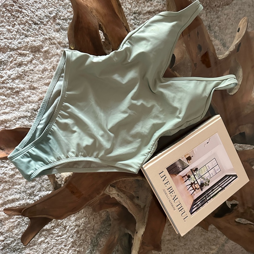 NWT KONA SOL SMALL